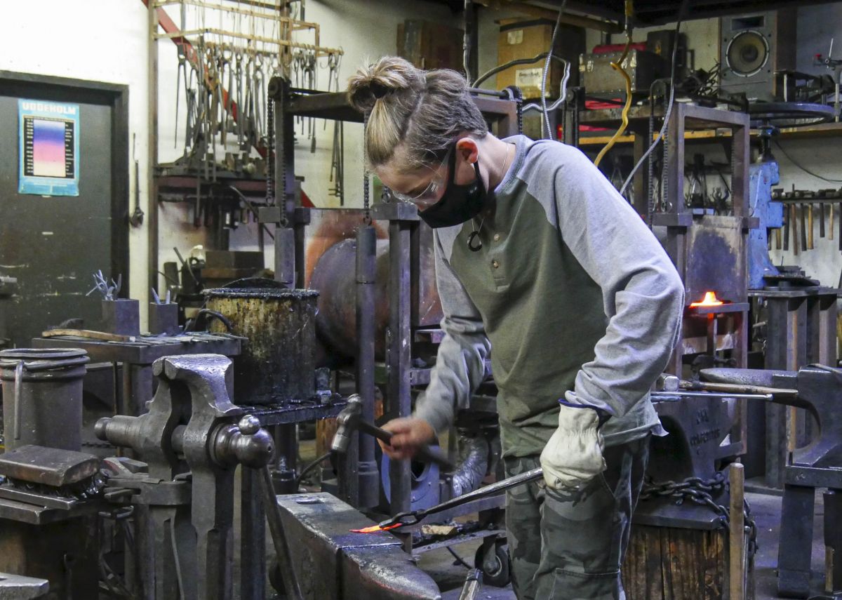 Blacksmithing_Youth_Blacksmithing1_COVID_October-2021-26 Guide january-march classes 2022