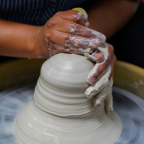 Ceramics_Wheel Throwing I_2022_1845 Guide april-june 2023