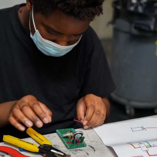 Kinetics and Electronics_Youth Robotics I_Youth Summer Camps 2021_Week 4_July 2021_-5349